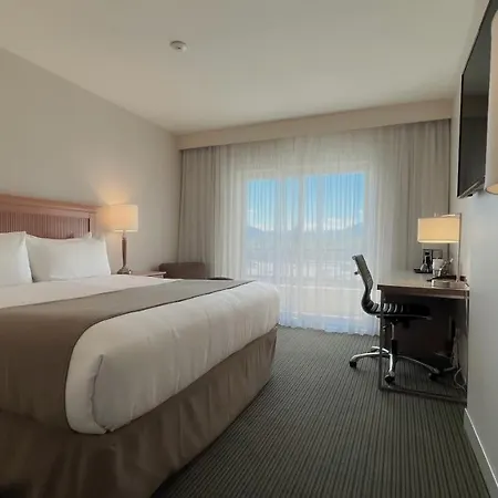 Coast Capri Hotel Kelowna Exterior photo